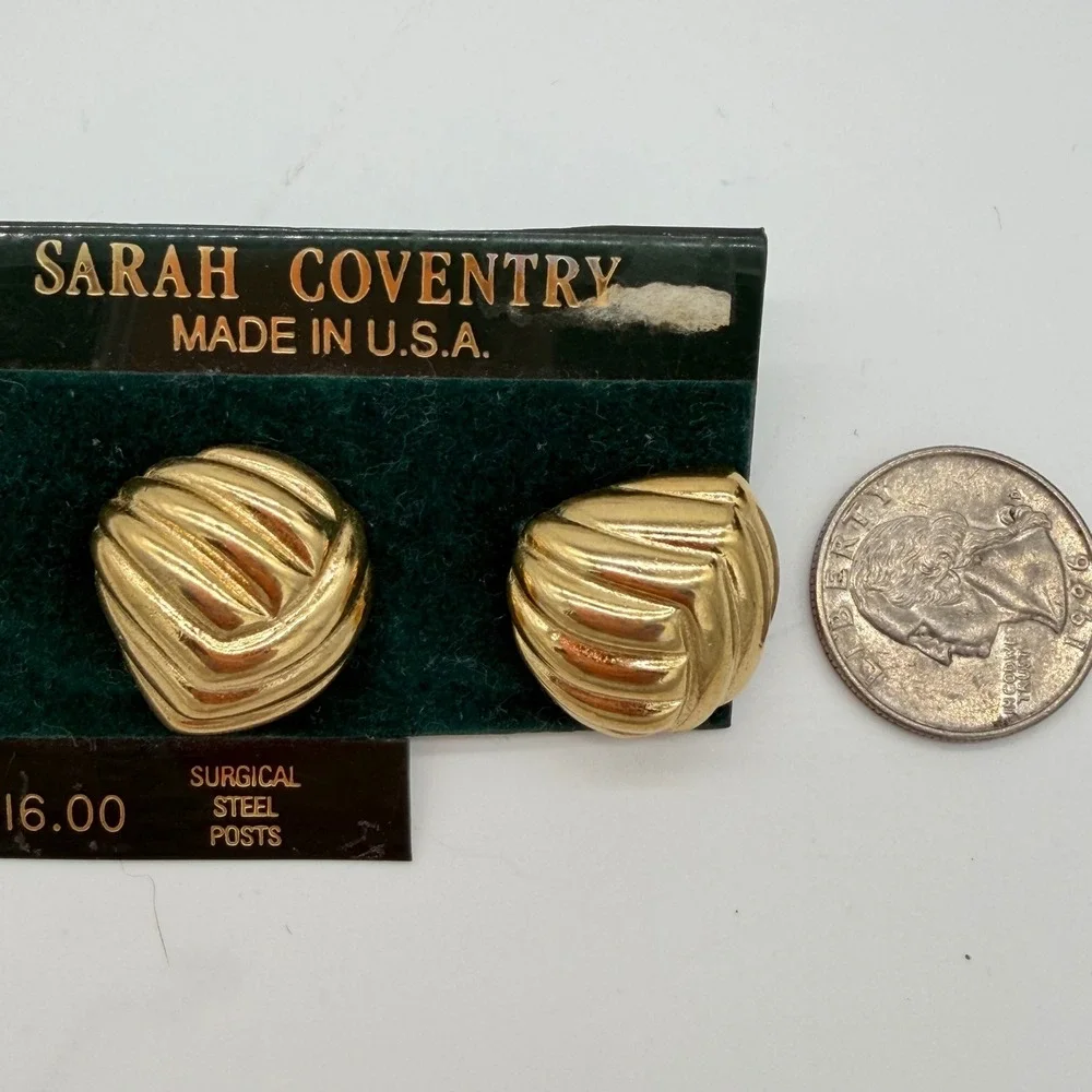 Vintage Sarah Coventry Gold‎ Tone Shell Dome Earrings NOS Carded 80s USA